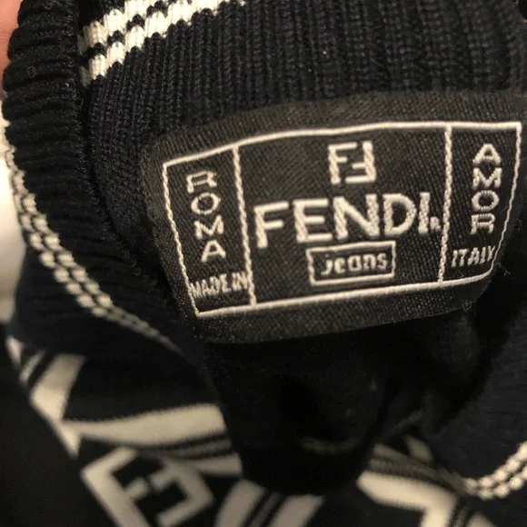 Vintage 1994 Fendi sweater in black and white - Picture 8 of 12